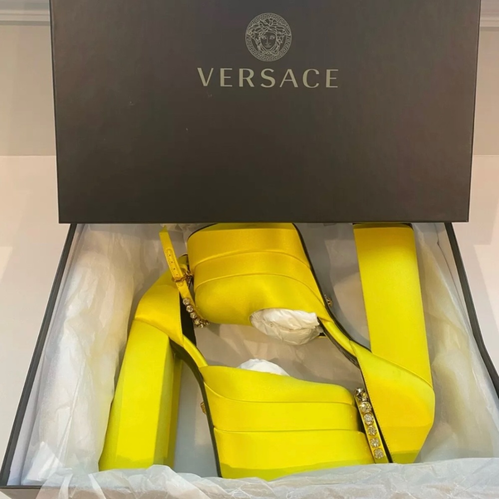 Versace Medusa Aevitas Platforms Yellow. 38.5 Sold out! SEEN ON ARIANA GRANDE.